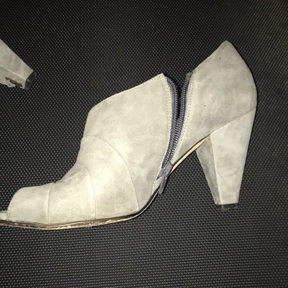 Vero Cuoio Grey suede heel with side zipper.
